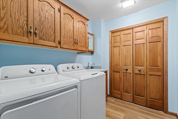 1222 Hidden Fields Dr, West Bend, WI