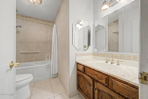 Featuring a large vanity, attractive tilework, and a tub-shower combination, this guest bathroom balances style and functionality. Ample storage and thoughtful design make daily routines convenient and comfortable.