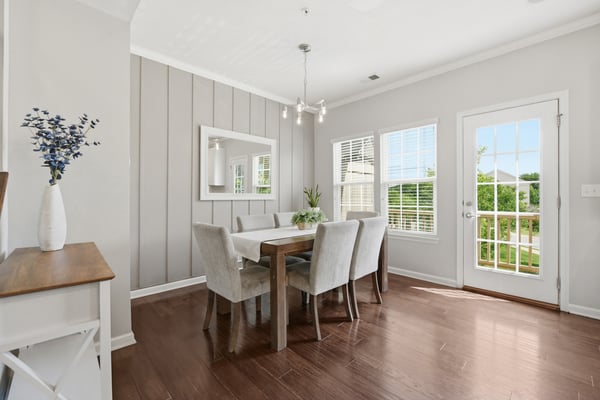 Bright dining area with modern finishes, large windows, and direct access to the outdoor space.