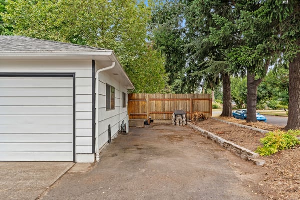 Side Yard Extra Parking /RV Parking