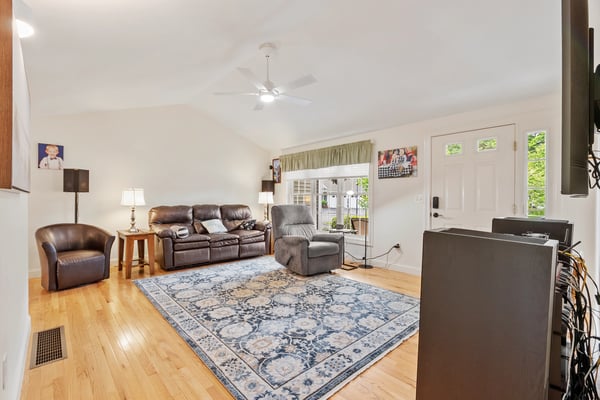 22 Dixon Drive, Litchfield, NH