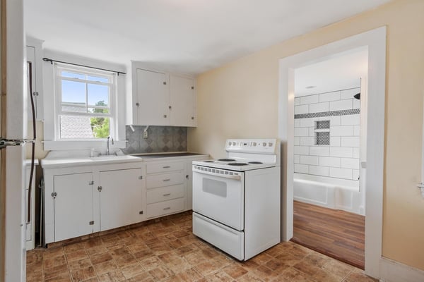 98 Vine St, Nashua, NH