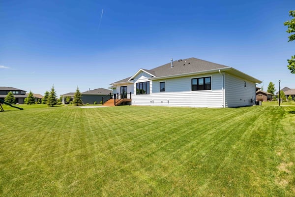 1575 57th Avenue S, Grand Forks, ND