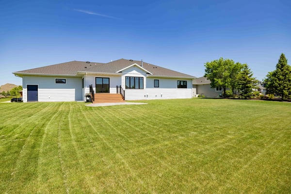 1575 57th Avenue S, Grand Forks, ND