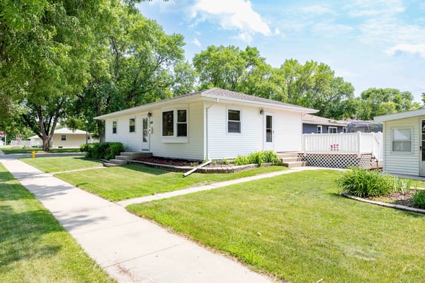 618 5th St SE, East Grand Forks, MN