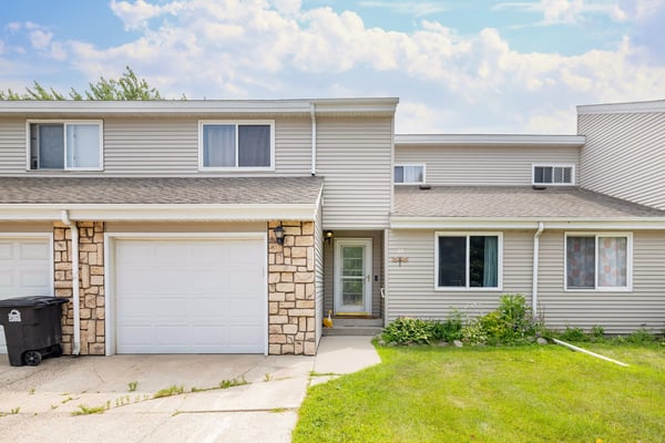 22 VAIL Circle, Grand Forks, ND
