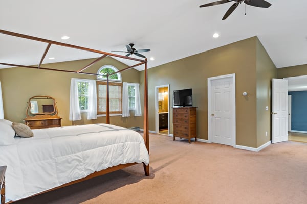 124 Watuppa Ave, Somerset, MA