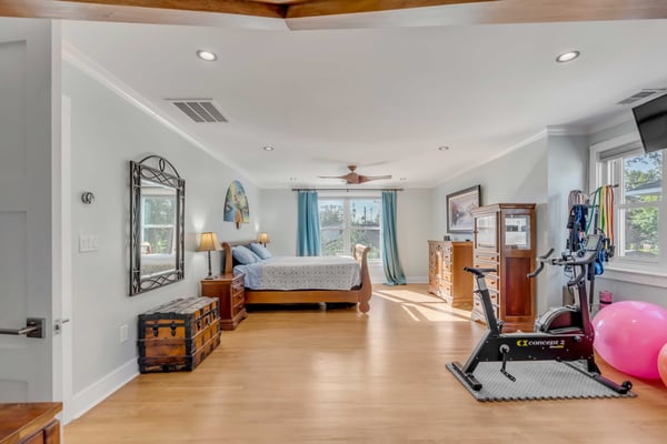 Huge Primary Bedroom w/Exercise or Sitting Area.