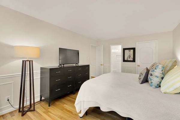 3559 Hamlet Place, Chevy Chase, MD