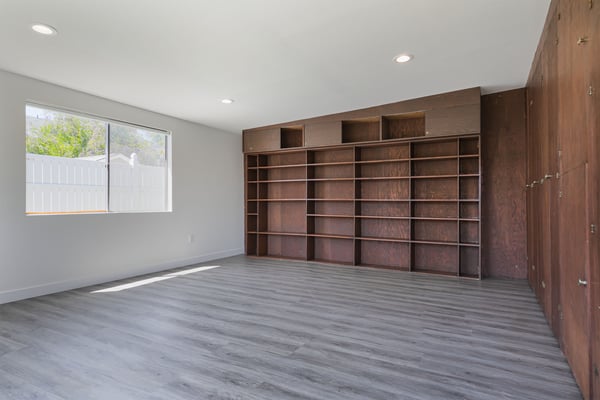 Large studio off garage