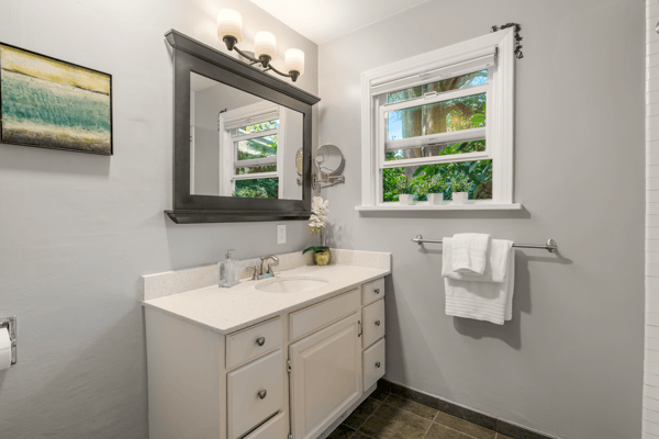 6626 57th Ave NE, Seattle, WA