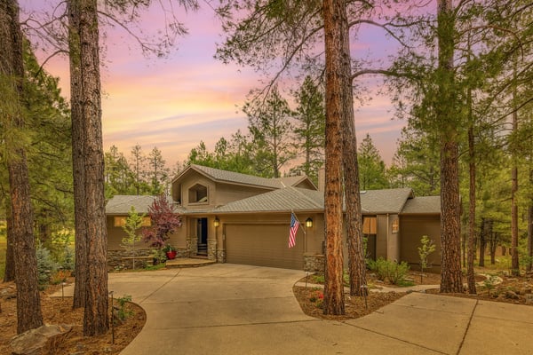 Privacy, Tranquility, Unique Indoor-Outdoor Luxury in Forest Highlands