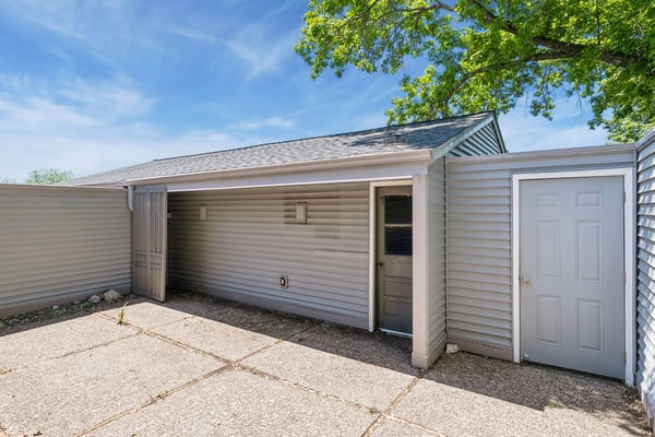 2666 Mackubin St, Roseville, MN