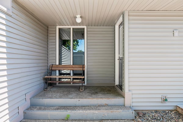 2666 Mackubin St, Roseville, MN