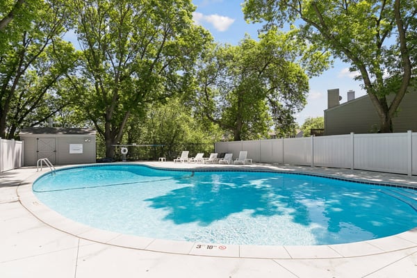 2666 Mackubin St, Roseville, MN
