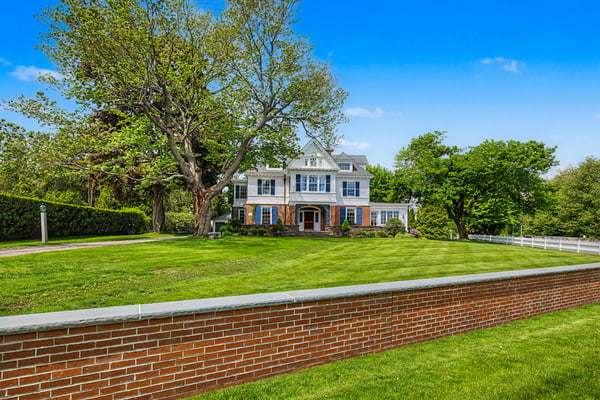 12 Willow Avenue, North Hampton, NH