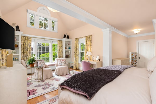 12 Willow Avenue, North Hampton, NH