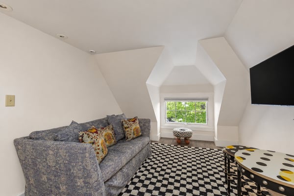 12 Willow Avenue, North Hampton, NH