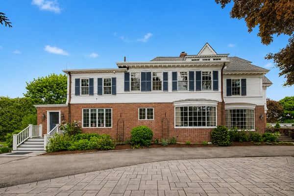 12 Willow Avenue, North Hampton, NH