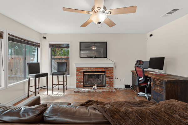 3806 Lost Springs Dr, Calabasas, CA