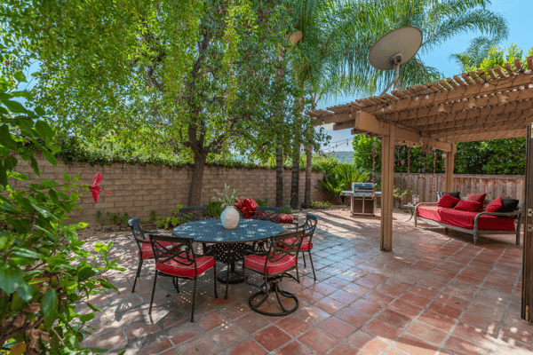 3806 Lost Springs Dr, Calabasas, CA