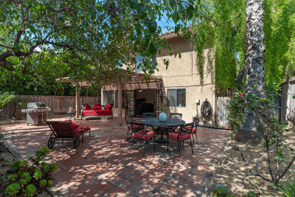 3806 Lost Springs Dr, Calabasas, CA