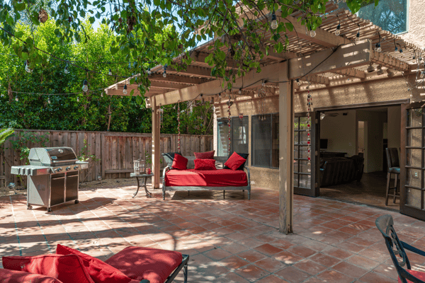 3806 Lost Springs Dr, Calabasas, CA