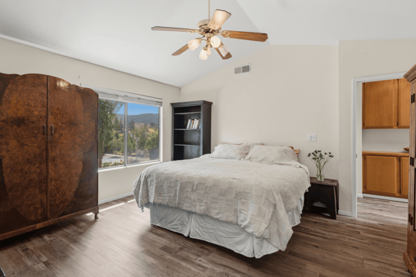 3806 Lost Springs Dr, Calabasas, CA