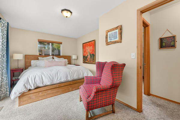 Main floor primary suite