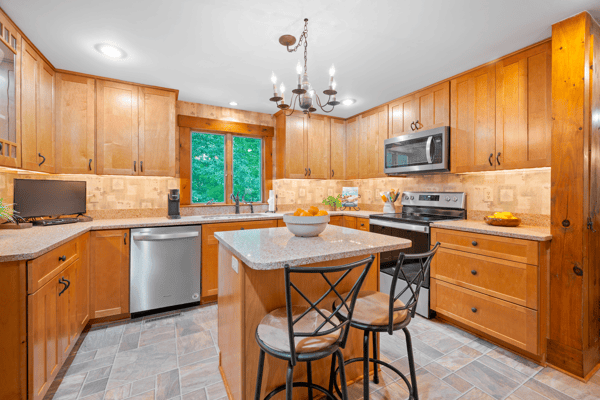 9 Checkerberry Ln, Bedford, NH