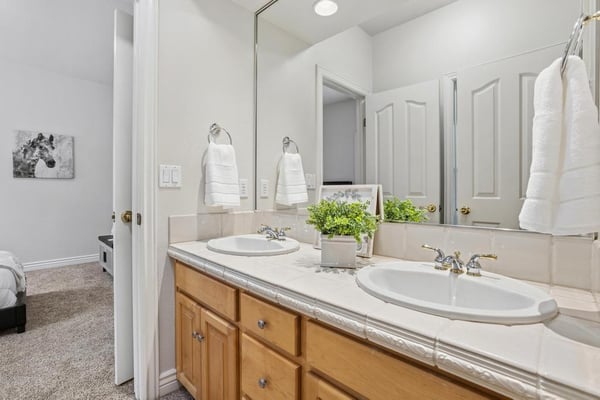 576 E Riverchase Way, Eagle, ID