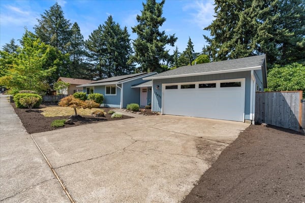 12025 SW Springwood Dr, Tigard, OR