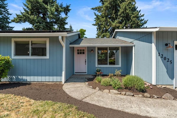 12025 SW Springwood Dr, Tigard, OR