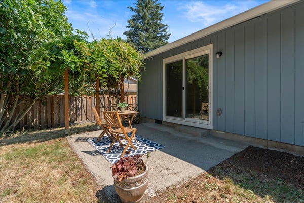 12025 SW Springwood Dr, Tigard, OR