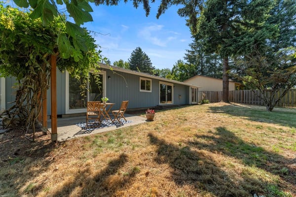 12025 SW Springwood Dr, Tigard, OR
