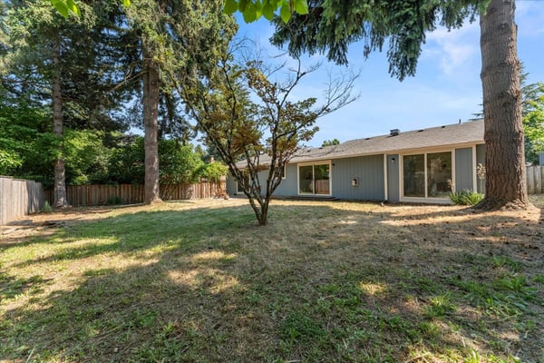 12025 SW Springwood Dr, Tigard, OR