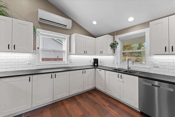 16366 Front Ave, Oregon City, OR