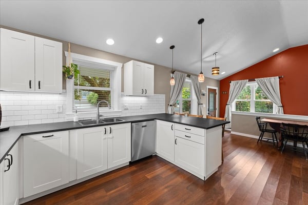 16366 Front Ave, Oregon City, OR