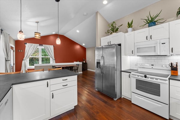 16366 Front Ave, Oregon City, OR