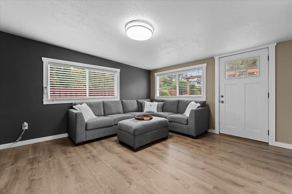 16366 Front Ave, Oregon City, OR