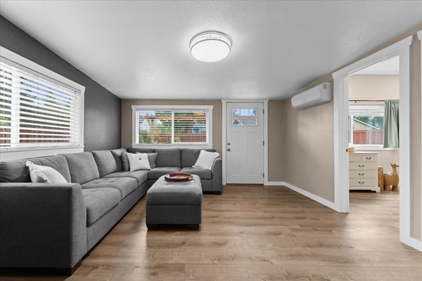 16366 Front Ave, Oregon City, OR