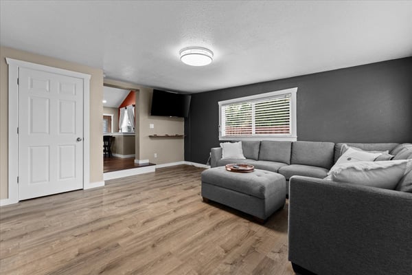 16366 Front Ave, Oregon City, OR