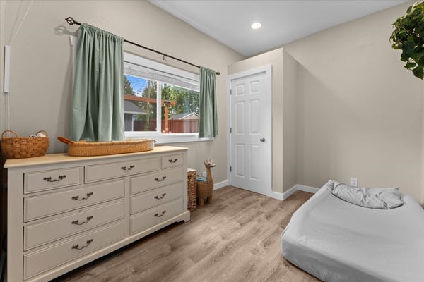 16366 Front Ave, Oregon City, OR