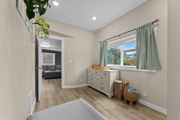 16366 Front Ave, Oregon City, OR
