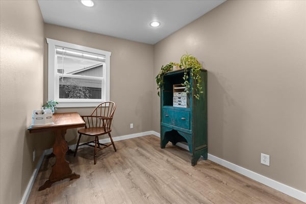 16366 Front Ave, Oregon City, OR