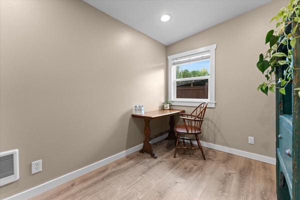 16366 Front Ave, Oregon City, OR