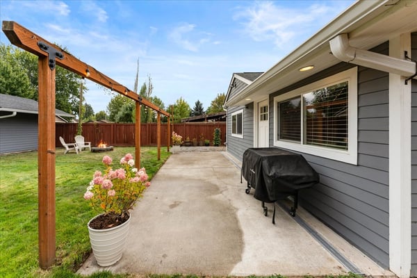 16366 Front Ave, Oregon City, OR