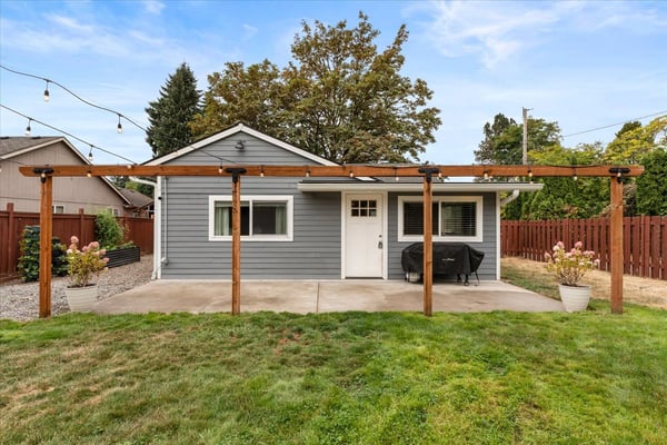 16366 Front Ave, Oregon City, OR