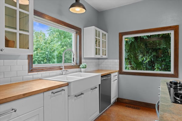 12260 SW Butner Road, Portland, OR