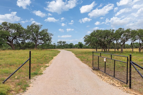 105 Colette Ln, Blanco, TX
